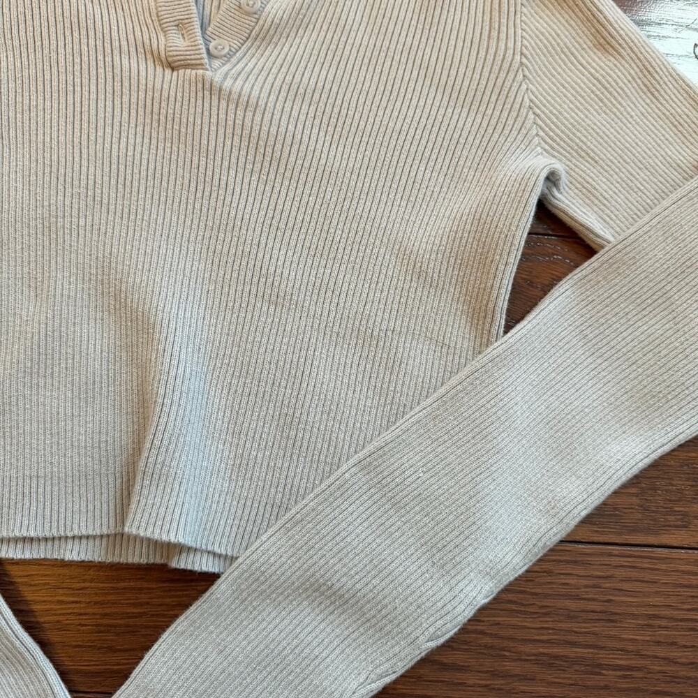 Brandy Melville Women’s Light Blue Cropped Sweater Size S/M - Picture 6 of 7
